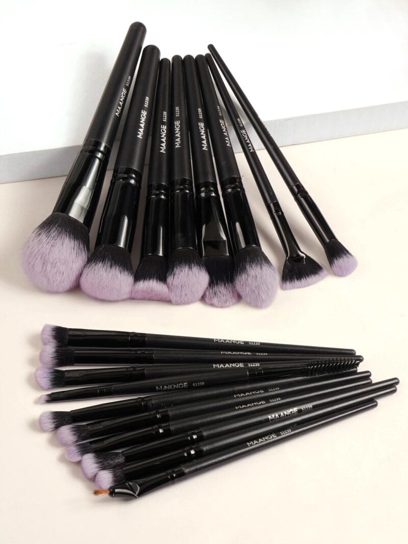 Shein 18 Pcs Professional Makeup Brush Set - Image 2